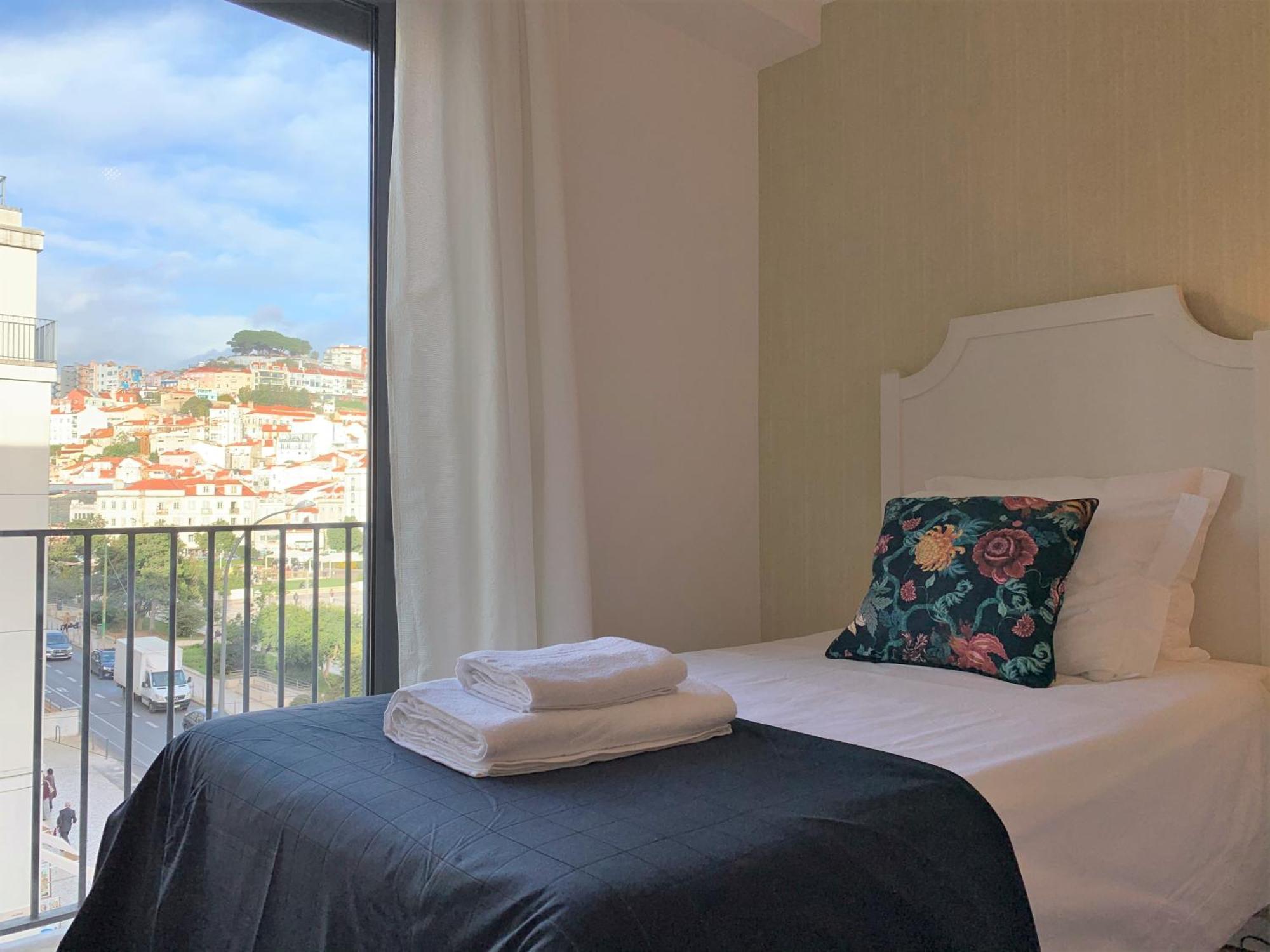 Mm3 Baixa Rossio Castle View!